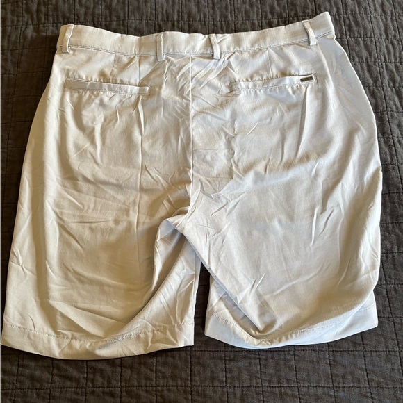 Greg Norman Performance Golf Shorts Light Khaki 36 - Picture 5 of 6
